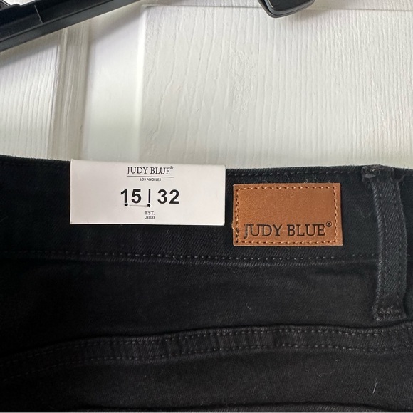 NWT Judy Blue Ezra Jean Distressed Boyfriend Fit 15/32 - Picture 7 of 11